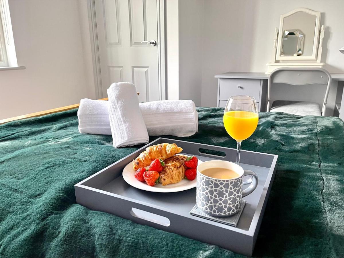 Stylish Cosy And Bright Apartment - Fantastic Location - Perfect For Business Or Solo Travellers Bishop's Stortford Kültér fotó
