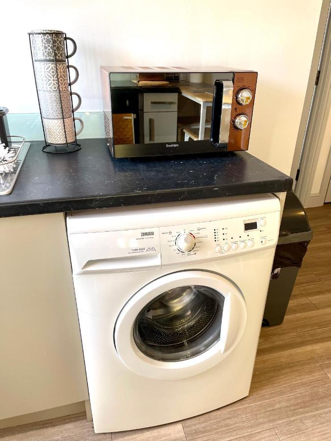 Stylish Cosy And Bright Apartment - Fantastic Location - Perfect For Business Or Solo Travellers Bishop's Stortford Kültér fotó
