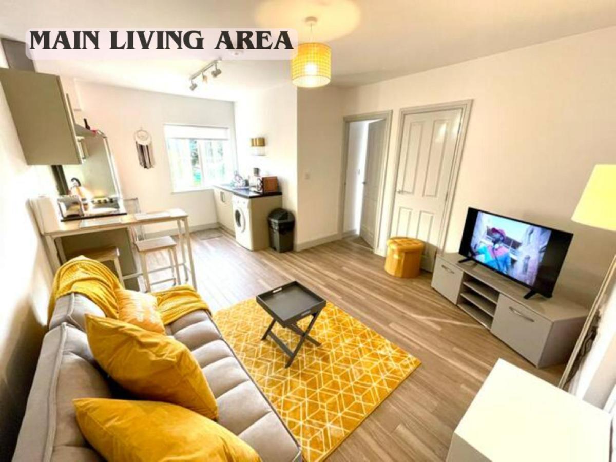 Stylish Cosy And Bright Apartment - Fantastic Location - Perfect For Business Or Solo Travellers Bishop's Stortford Kültér fotó
