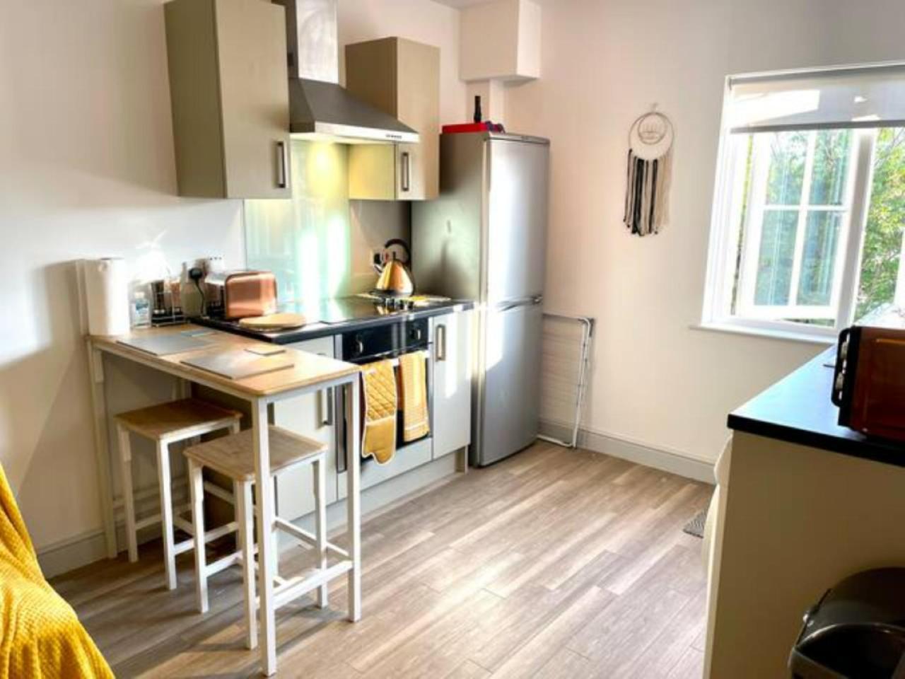 Stylish Cosy And Bright Apartment - Fantastic Location - Perfect For Business Or Solo Travellers Bishop's Stortford Kültér fotó